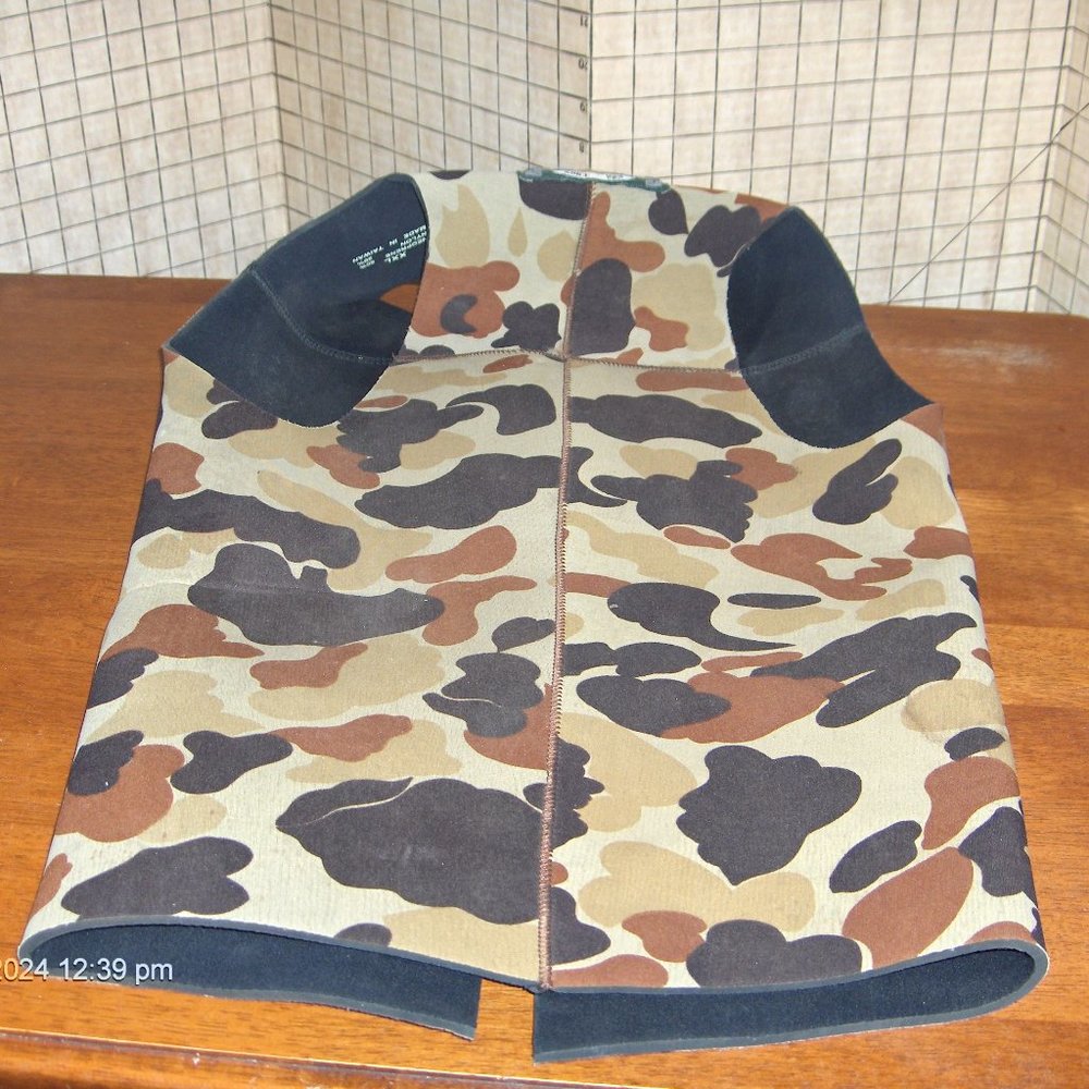 Camo Dog Vest XXL, Cabela's. Zipper Top